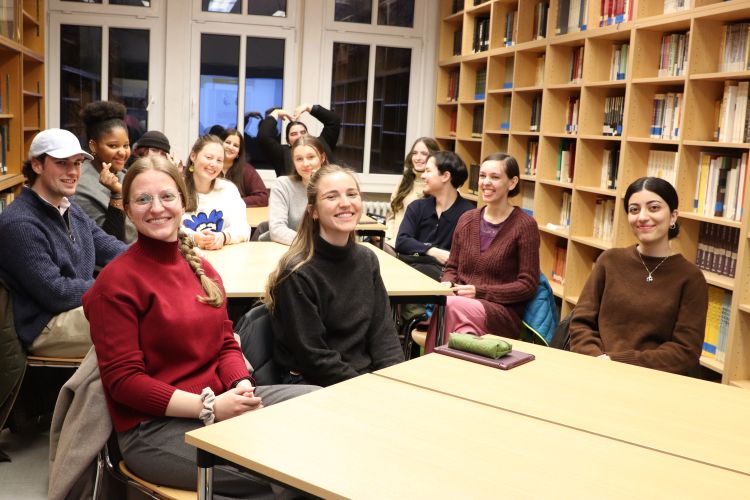 한국어 배우는 학생들k.jpg