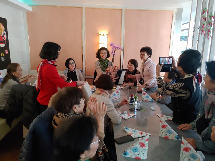 꽃다발 증정-.jpg