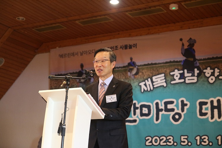 5 유재헌 유럽한인총연합회장-.jpg