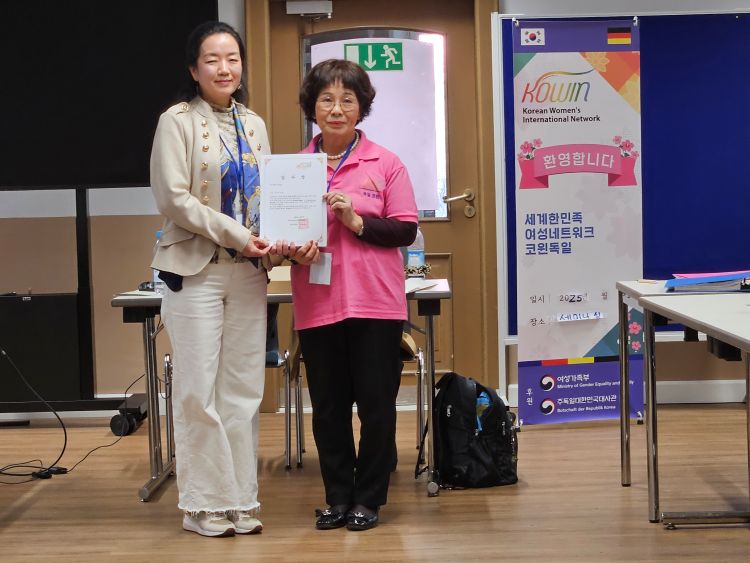 박진선, 강해옥 담당관.jpg