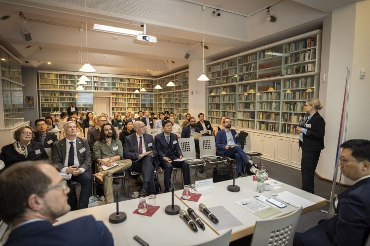 thumbnail_4.뒤셀도르프 Heinrich–Heine 인스티투트에서 열린 ‘Korean Soft Power and Beyond’ 포럼 현장k.jpg