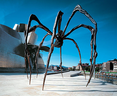 Louise Bourgeois,Maman, 1999, cast 2001.jpg