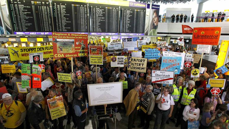 flughafendemonstration-Reuters.jpg