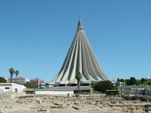 300px-Syrakus_Kirche_Madonna_delle_Lacrime.jpg