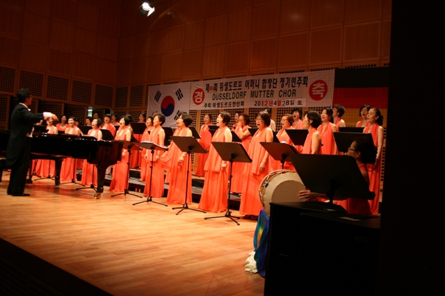 28.04.2012 048 chor.JPG