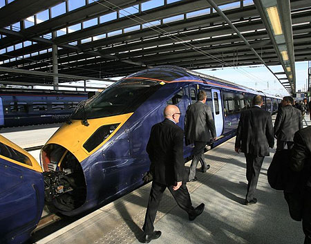 high-speed-train-pic-pa-817165676.jpg