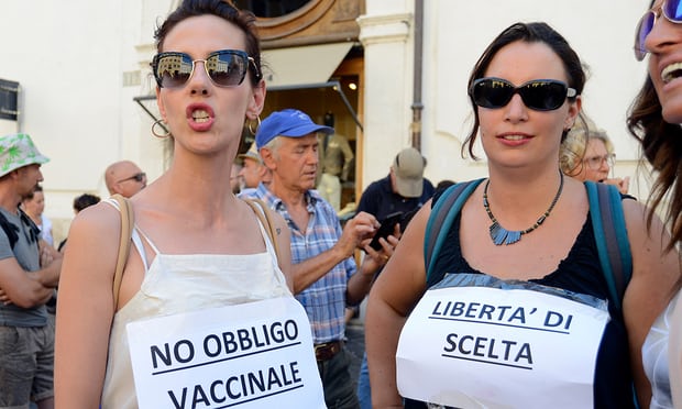 유럽5-이탈리아에 반 백신 바람 불어 가디언지.jpg