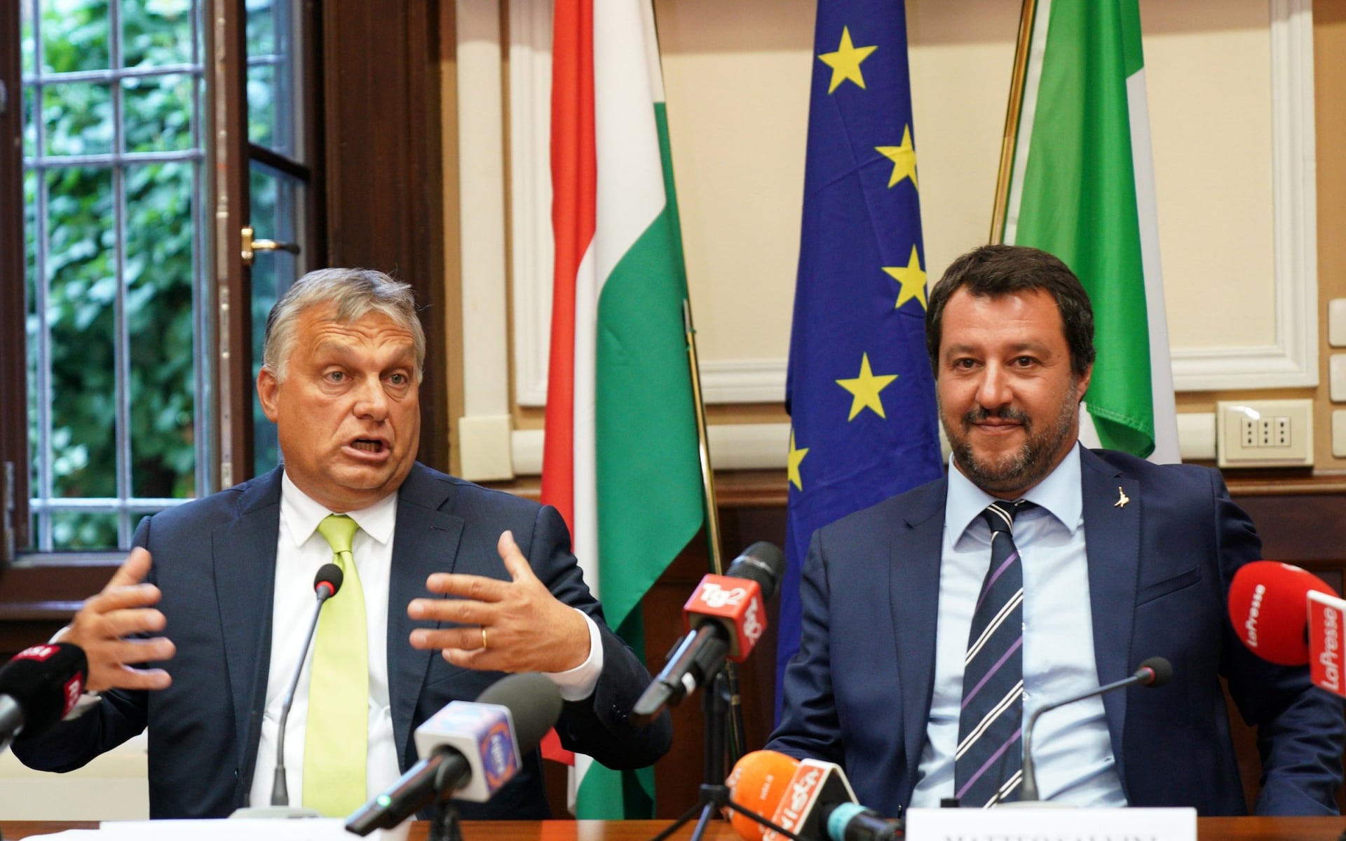 유럽1-폴란드 총리와 이탈리아 내무장관, 이민자 추방에 뜻 모아 텔레그래프지.jpeg