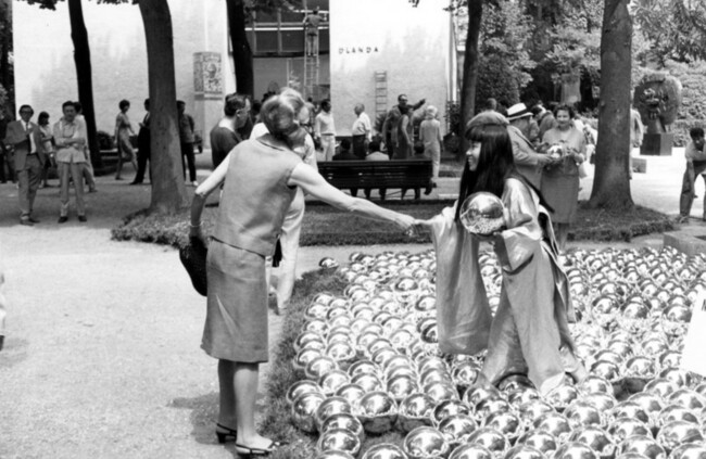 9Yayoi Kusama, Narcissus Garden, 1966.jpg