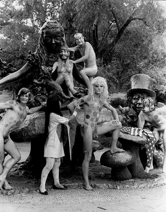 7Yayoi Kusama, Anatomic Explosion Central Park New York, Central Park, New York, 1969.jpg