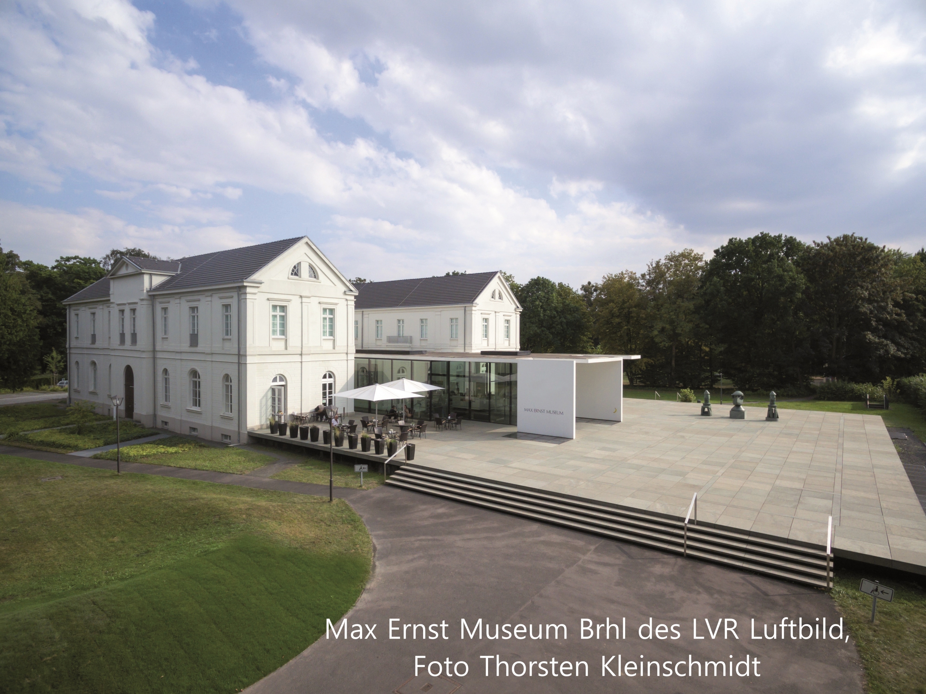 01-Max_Ernst_Museum_Brhl_des_LVR_Luftbild_Foto_Thorsten_Kleinschmidt.jpg