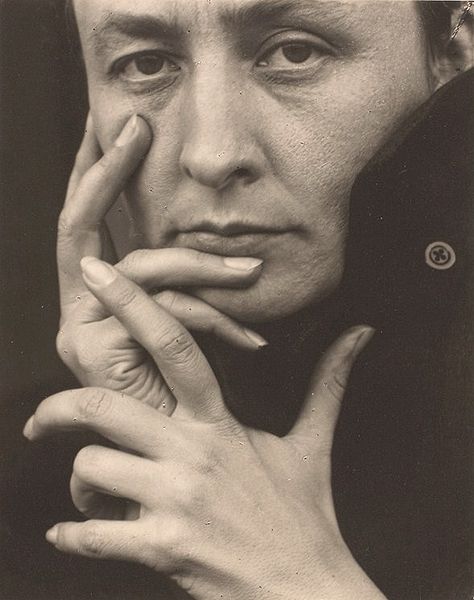 [크기변환]Georgia O'Keeffe.jpg