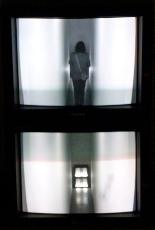 6Bruce Nauman, Live-Taped Video Corridor, 1970.jpg