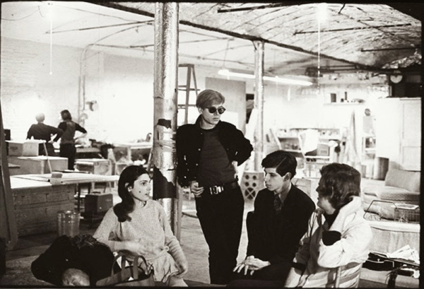 [크기변환]1964 Andy Warhol Factory.jpg