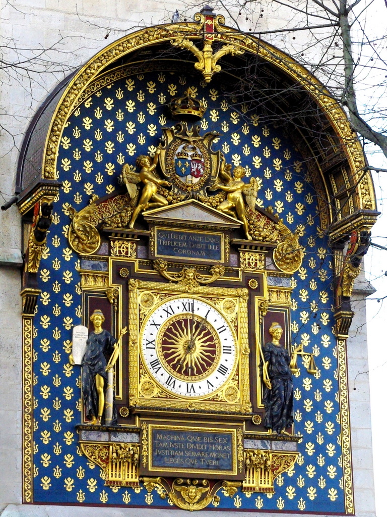 Clock-Tower-Conciergerie-01-©-French-Moments.jpg