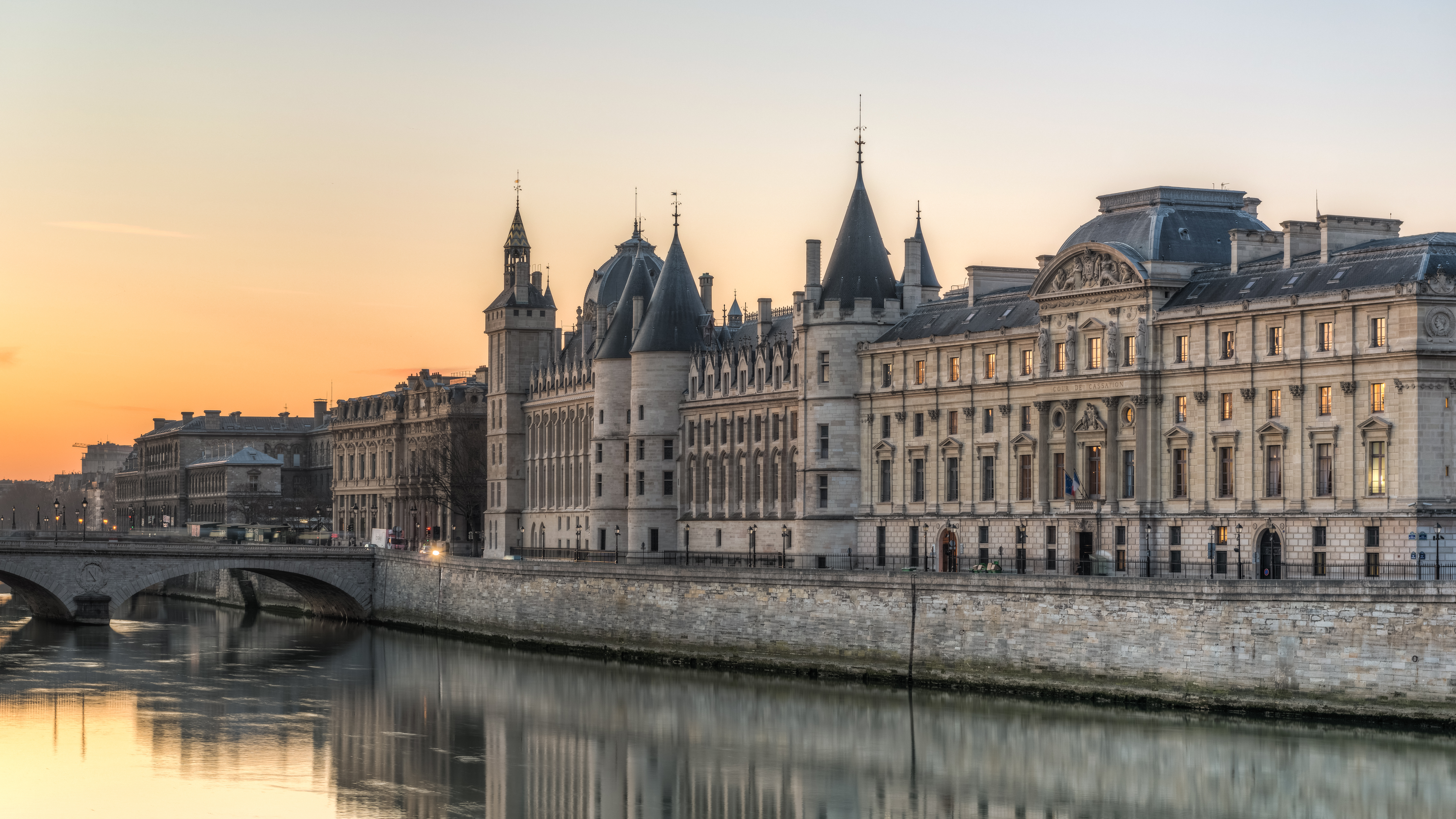 Quai_de_l'Horloge,_Paris,_Île-de-France_140320.jpg