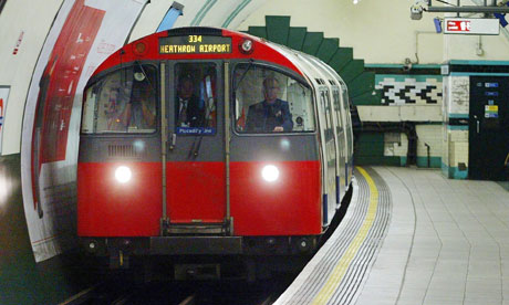 Tube-maintenance-staff-ba-008.jpg