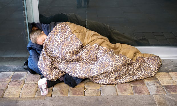 영국7-영국에서 벌금받는 노숙자 늘어나  가디언지.jpg