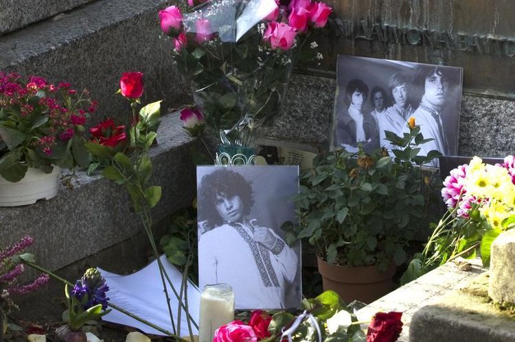 604519-grave-of-lead-singer-jim-morrison-at-the-pere-lachaise-cemetery-in-paris.jpg