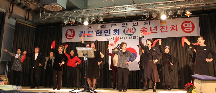 합창단 빨간마후라.jpg