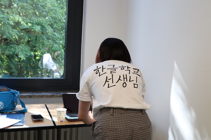 강의준비하는김미경한국학교수-.jpg