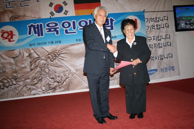 Dr. Kim.JPG