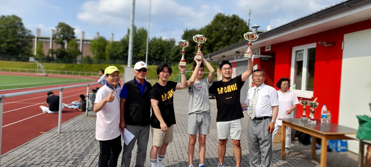 33 남 육상 시상.jpg