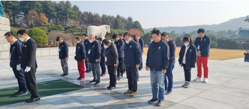 1307-한인취재 1 사진 9 현충원.png