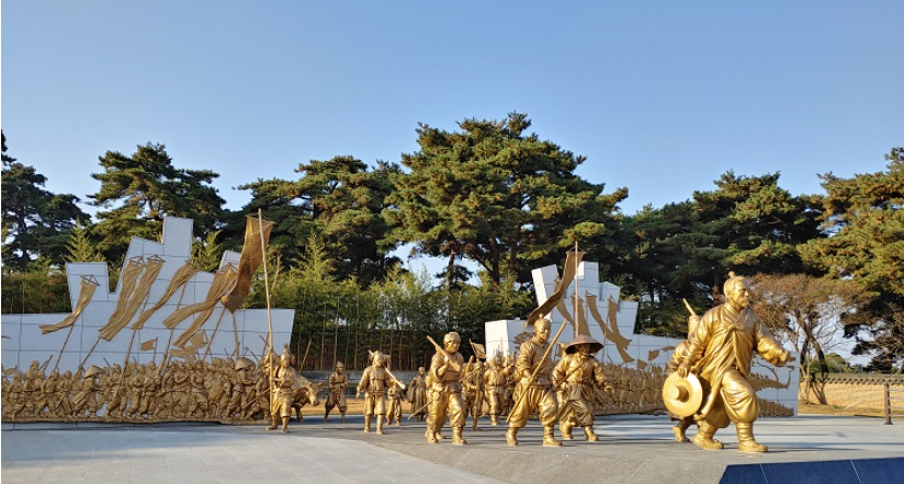 1307-한인취재 1 사진 6 동학 동상.png