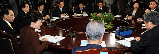 837-정치 1 ekn 사진.jpg