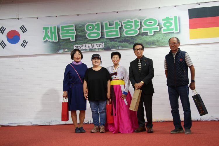 IMG_0049박미령 강원, 김거강 충청, 김상근 호남, 김영지 이북도민.JPG
