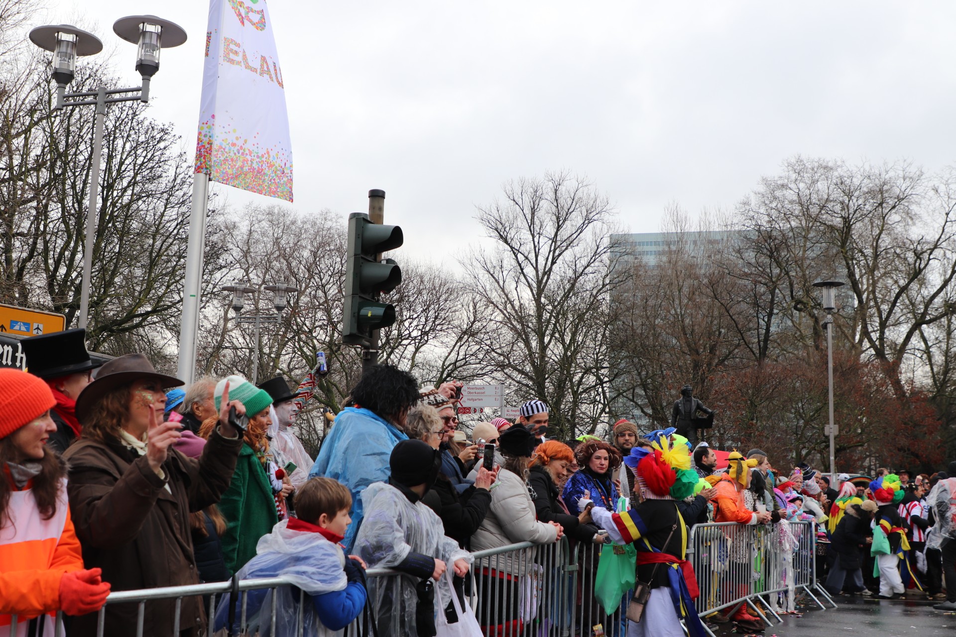 사탕 나눠줌.jpg